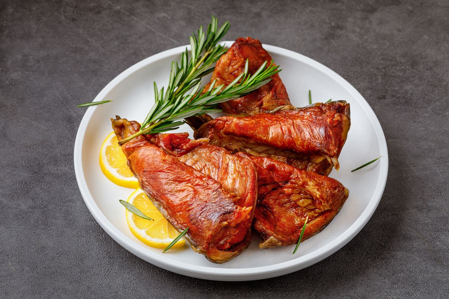 Превью товара Брюшки сома клариевого горячего копчения (вакуум) #1