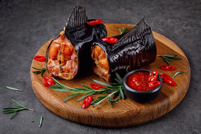 Кусок сома клариевого горячего копчения (вакуум)